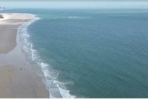 É o Caribe? : cor do mar de São Luís chama atenção de moradores e turistas