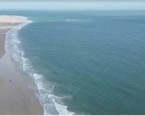 É o Caribe? : cor do mar de São Luís chama atenção de moradores e turistas