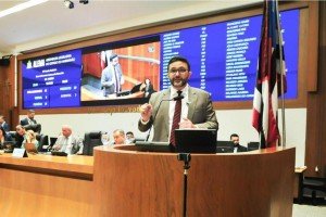 Deputado Yglésio ( PRTB) voltou a cobrar coerência do grupo Dinista