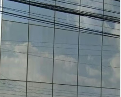 Uma empresária proprietária de uma agência de veículos seminovos é suspeita de aplicar golpes de mais de um milhão de reais